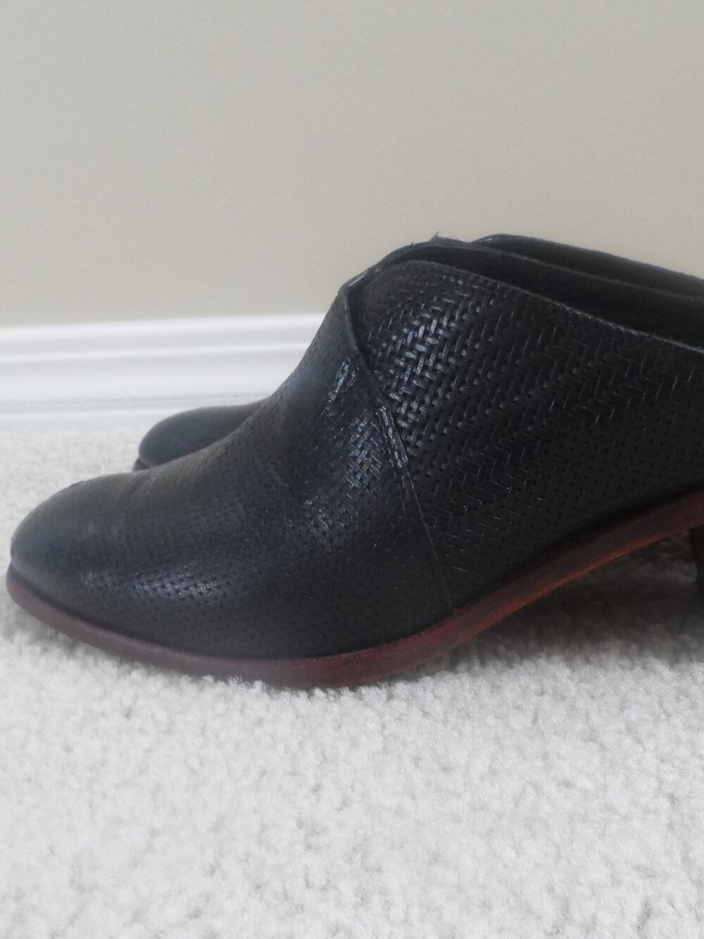 J P David Italian black Leather slip on Sandals- sz., 8.5